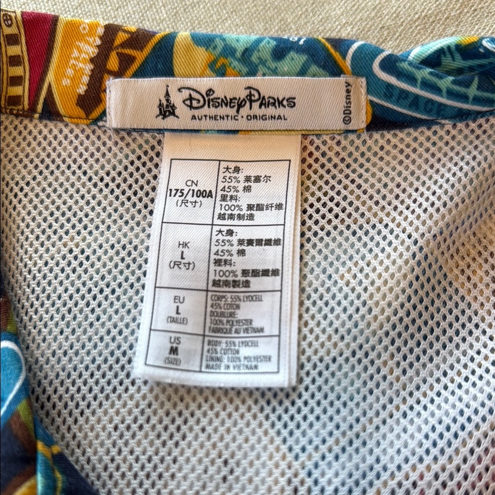 Walt Disney World Parks Icons and Rides Badges Men’s Short - Picture 2 of 5
